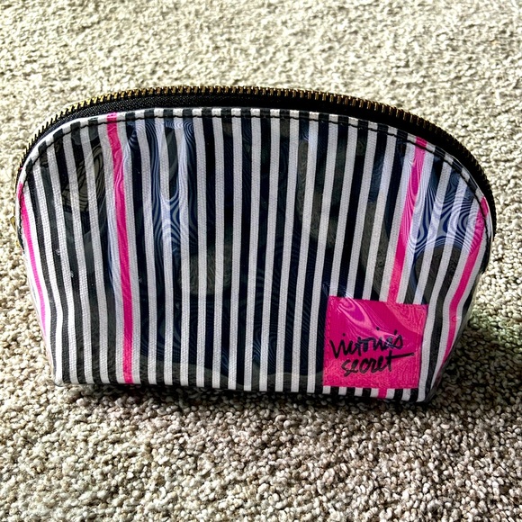 VICTORIA’S SECRET MEDIUM POUCH - Picture 1 of 5